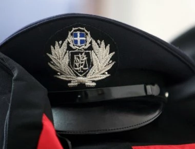 Μετά τη Λαμία και στην Πάτρα: Συνελήφθη αστυνομικός που φωτογράφιζε κορίτσια με μαγιό!